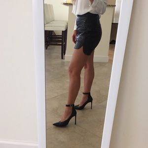 (SOLD) YSL Saint Laurent black pointed pumps